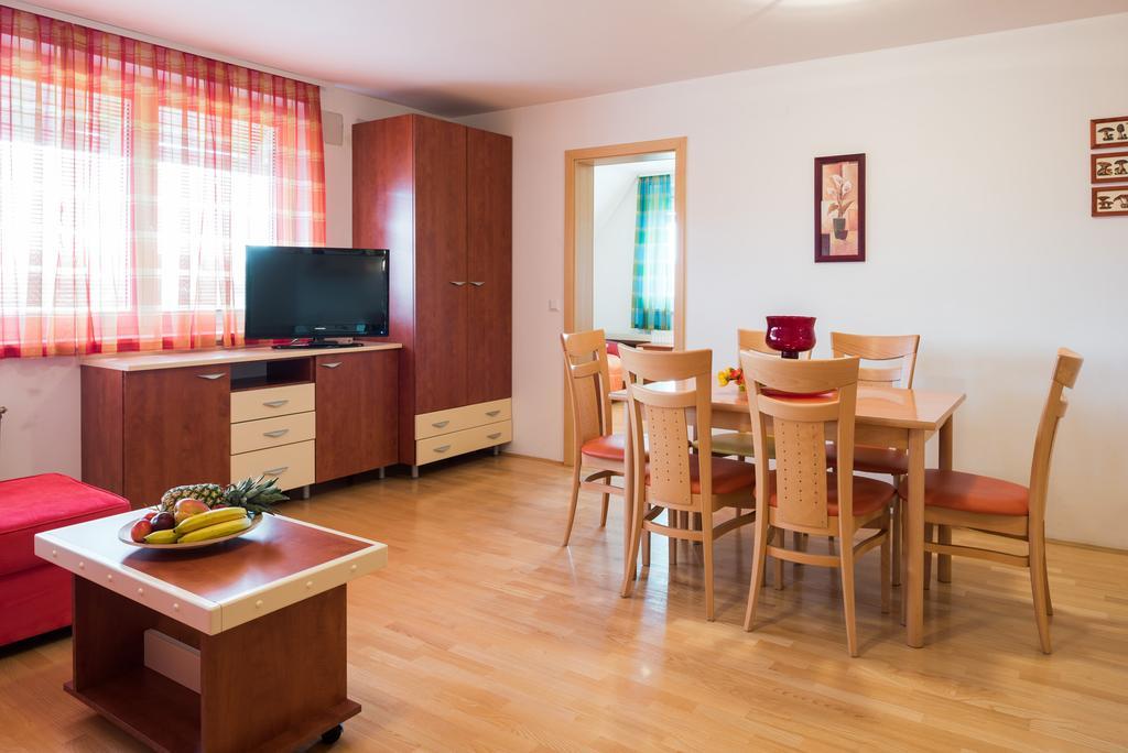 Apartments مورفسكه تيبليتسه الغرفة الصورة